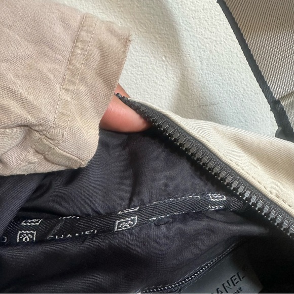 CHANEL Black and Cream Duffel Bag - Picture 8 of 9